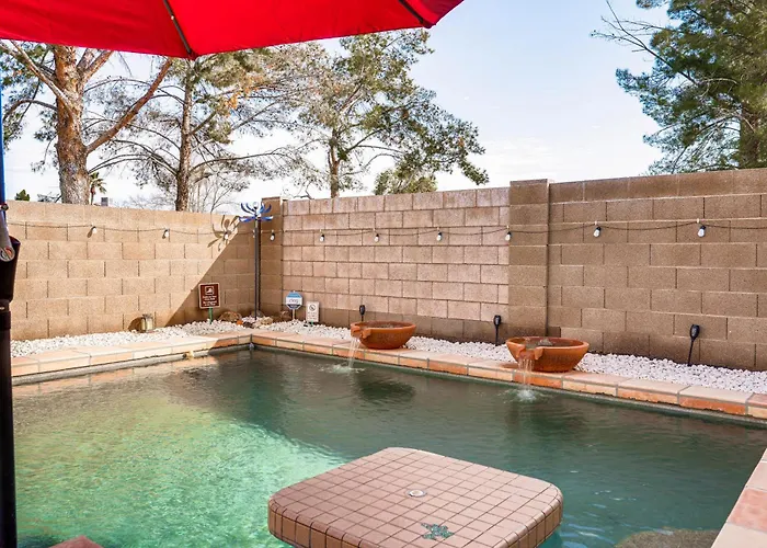 3 Mi To Dtwn: W/ Heated Pool In Hébergement de vacances *